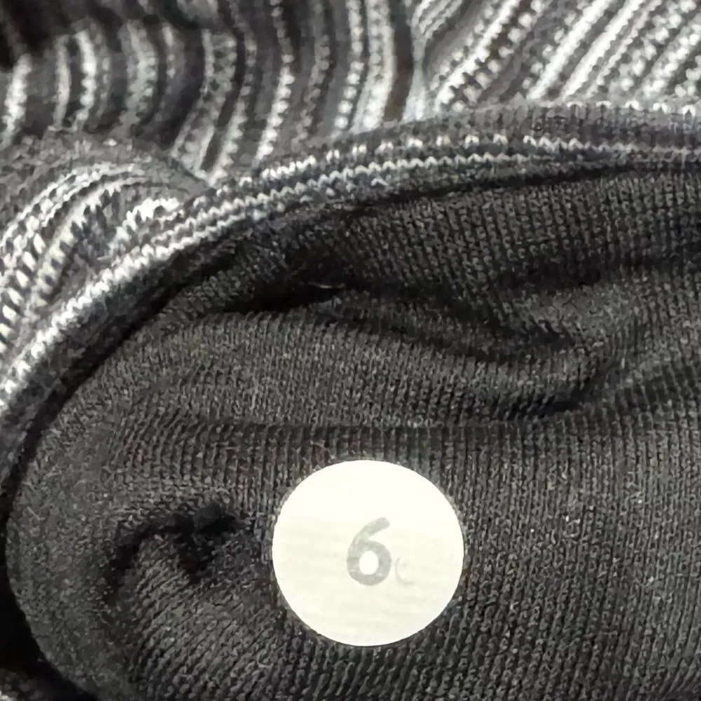 Lululemon Grey Striped Chaturanga Leggings Women’s 6
